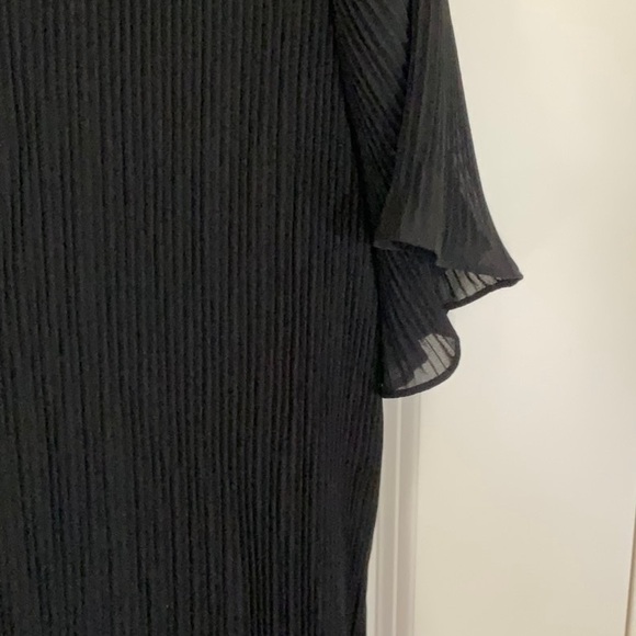 A fun little cocktail dress - Picture 4 of 6